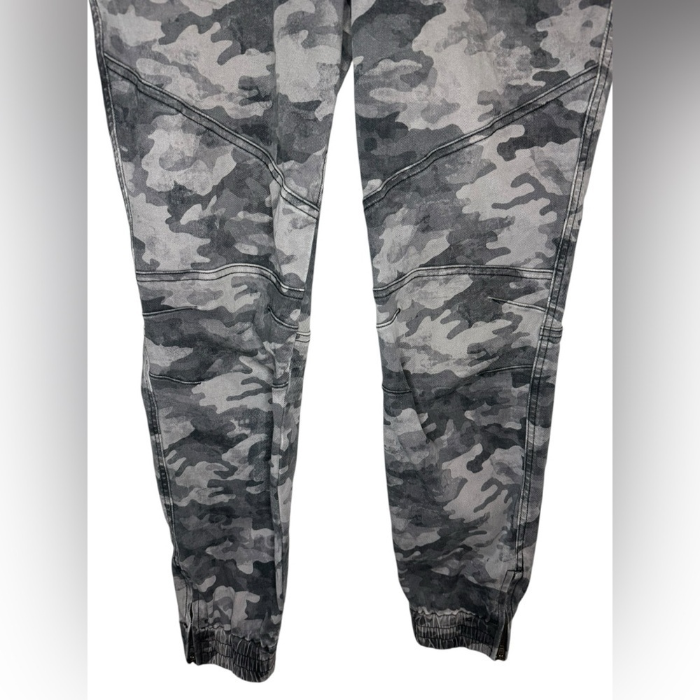 Spanx Stretch Twill Camo Joggers Size L - Picture 6 of 10